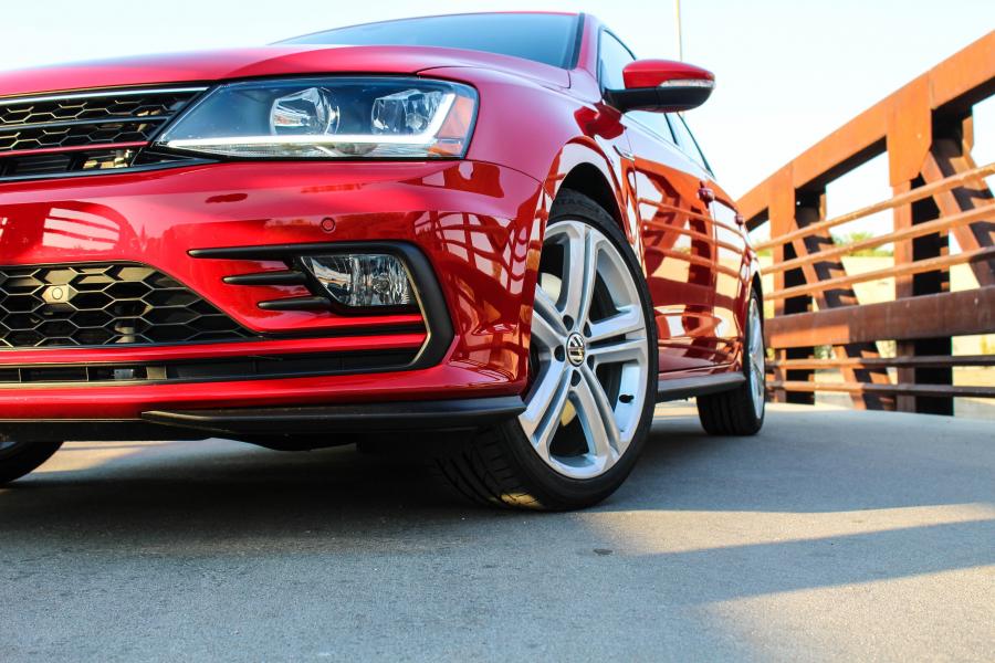 Детали экстерьера Volkswagen Jetta GLI (Typ 1B) 2015 года  (NA) (фото 22 из 40)